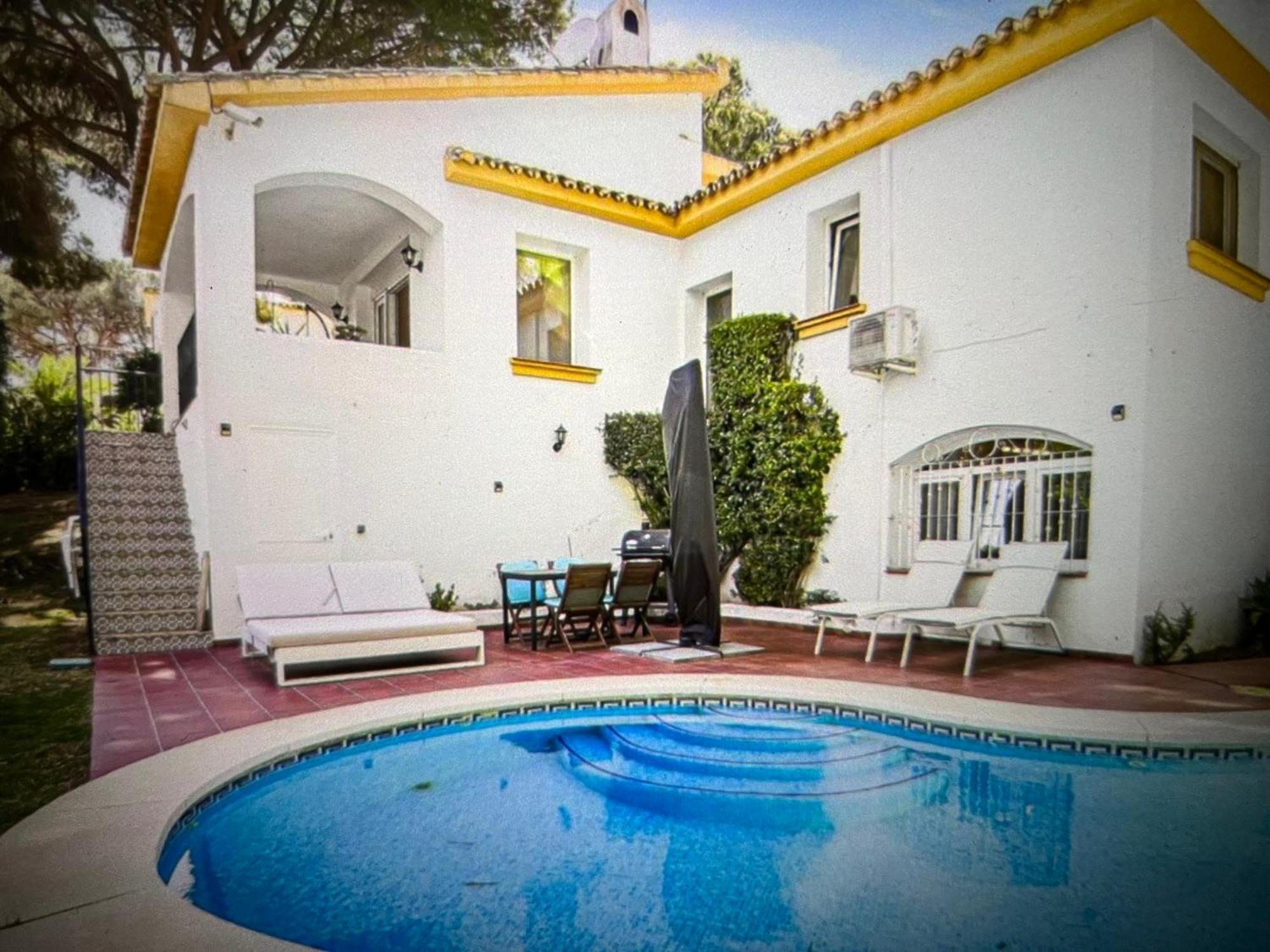Holiday Villa And Beach Front Sea View - 5Br Refresh Villa